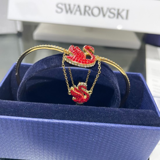 Swarovski Iconic Swan Bracelet Swan Red Gold Tone Plated 5656841