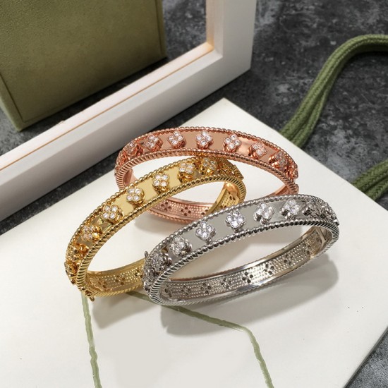 Van Cleef & Arpels Perlee Sweet Clovers Bracelets/Rose Gold And Silver