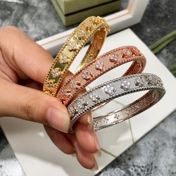 Van Cleef & Arpels Perlee Sweet Clovers Bracelets/Rose Gold And Silver 