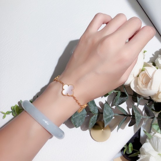 Van Cleef & Arpels Sweet Alhambra Rose Gold/VCA Bracelets