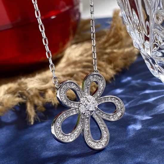 Van Cleef & Arpels Flowerlace White Gold/VCA Necklaces