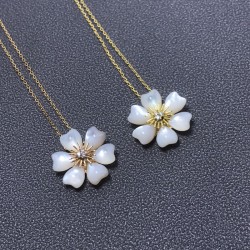 Van Cleef & Arpels Rose De Noel Of Gold/VCA Necklaces Rose Gold 