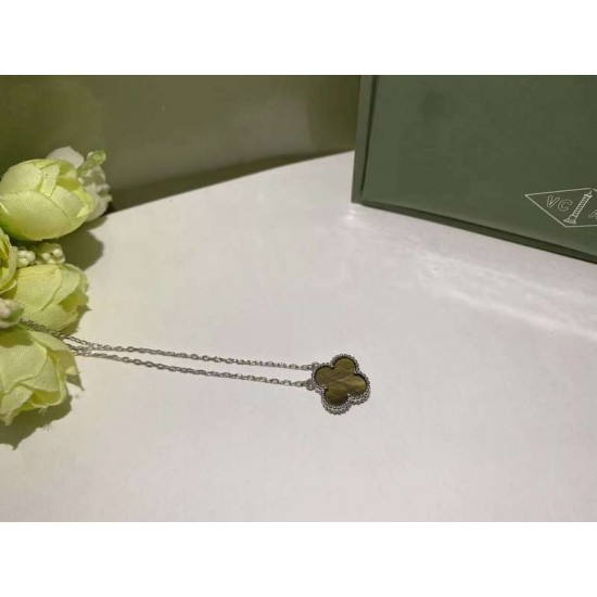 Van Cleef & Arpels Sweet Alhambra Of Rose Gold VCA Necklaces White Gold