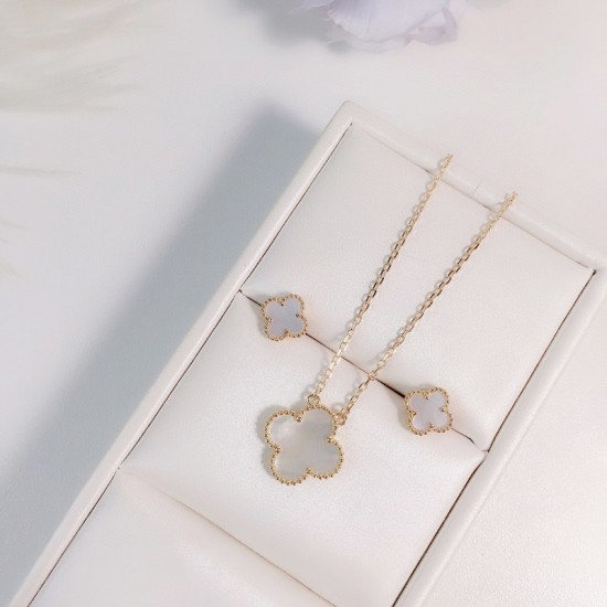 Van Cleef & Arpels Vintage Alhambra Gold VCA Necklaces White