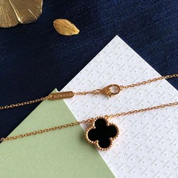 Van Cleef & Arpels Vintage Alhambra Of Rose Gold VCA Necklaces Black 