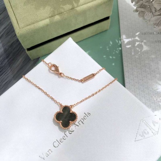 Van Cleef & Arpels Vintage Alhambra Of Rose Gold/VCA Necklaces Green