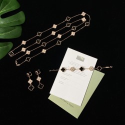 Van Cleef & Arpels Vintage Alhambra Of Rose Gold VCA Necklaces Red 20 Flowers 