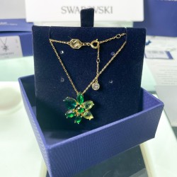 Swarovski Gema Pendant 5658399 Mixed Cuts Flower Green Gold-Tone Plated Necklace