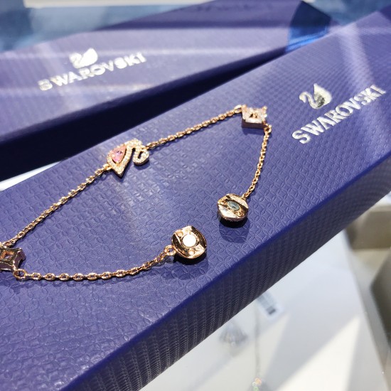 Swarovski Dazzling Swan Bracelet 5472271 17.5CM