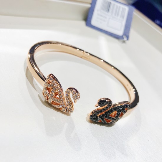 Swarovski Facet Swan Bangle 5289535