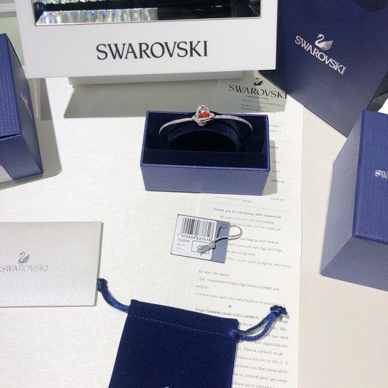 Swarovski Outstanding Set 5463761 5.9x4.5CM