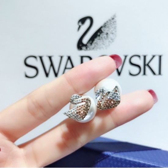 Swarovski Iconic Swan Earrings 5215037