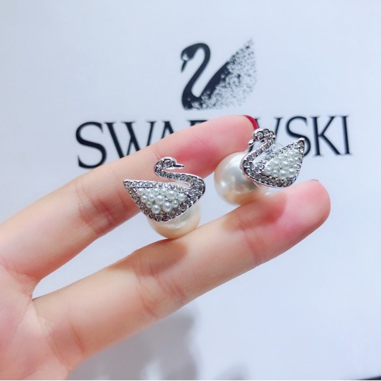 Swarovski Iconic Swan Earrings 5416591