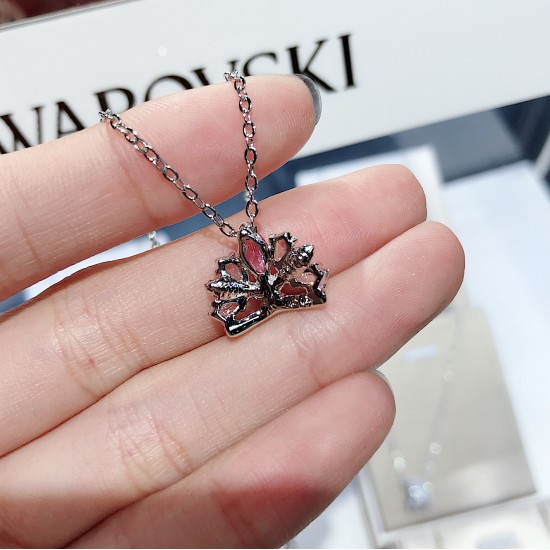 Swarovski Bee A Queen Necklace 5501076