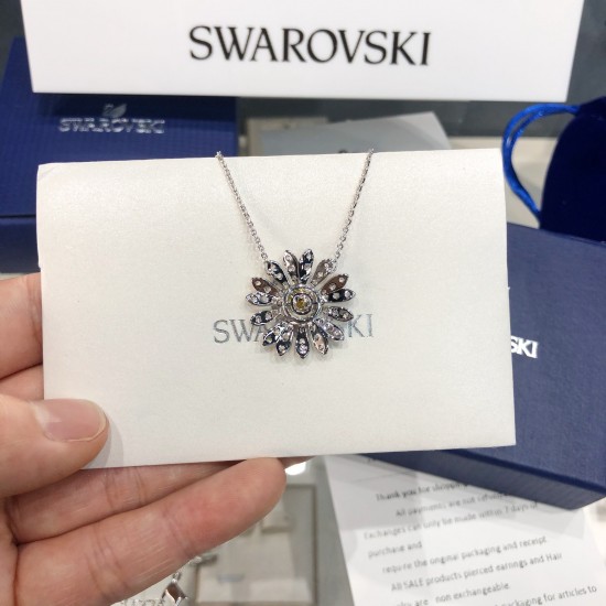 Swarovski Eternal Flower Pendant 5512660