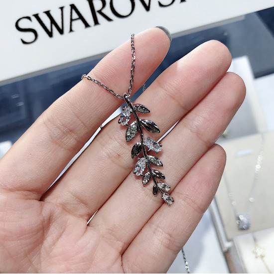 Swarovski Mayfly Pendant 5409340