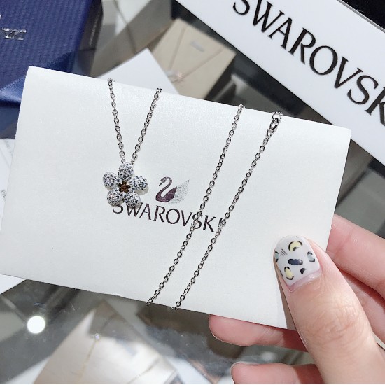 Swarovski Tough Flower Necklace 5136830